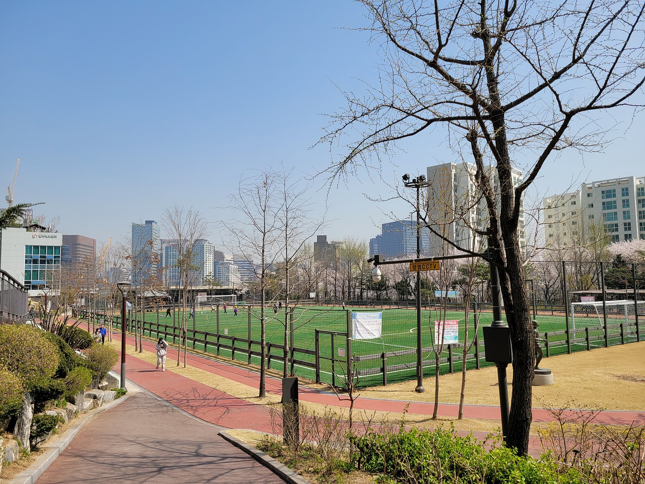 赫正處於職 赫正處於職